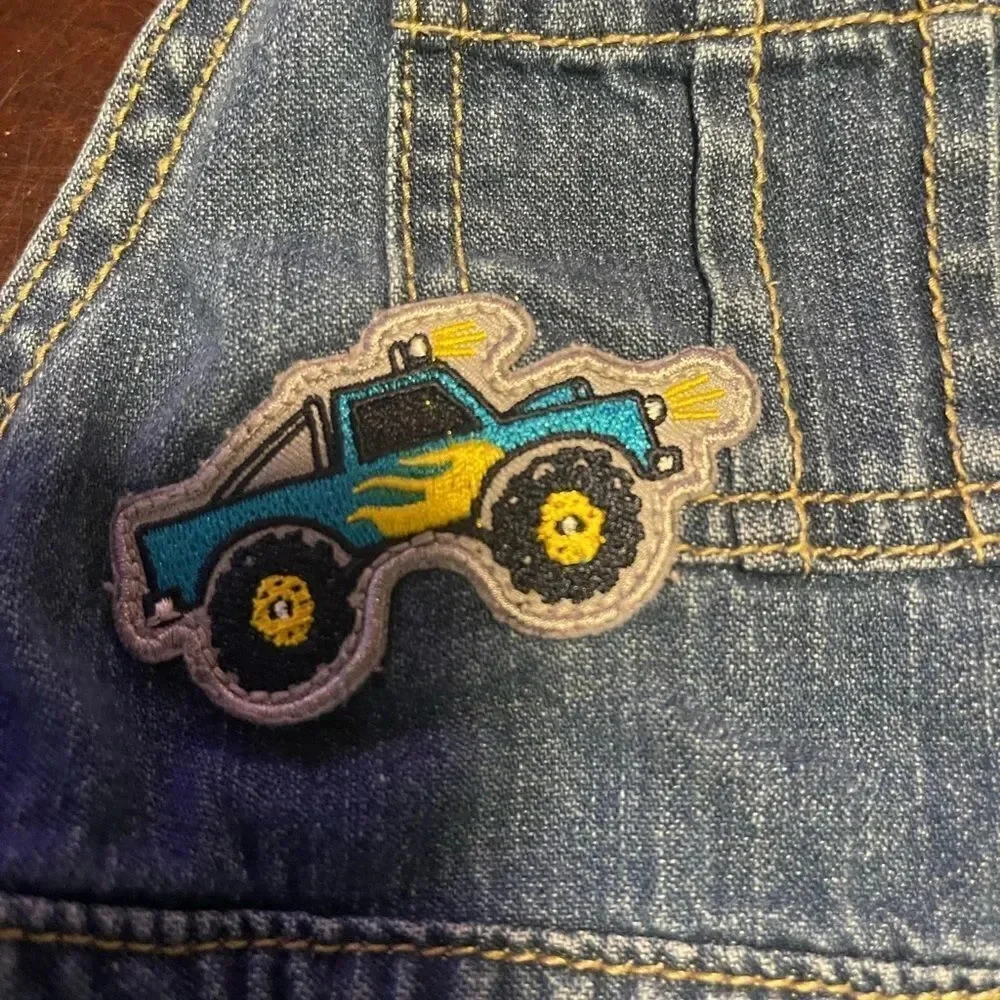 3/$12 kids jean overalls gently used in great condition. Bundle 3 or more $7🎉